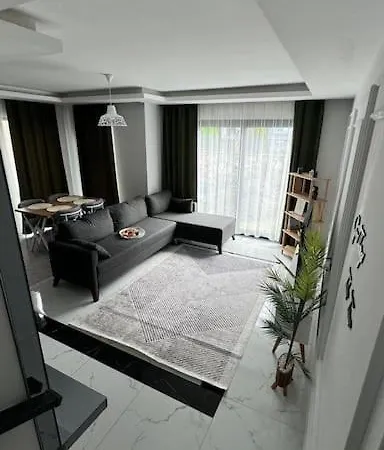 Goekova'da Oezel Havuzlu Luex Villa Ula