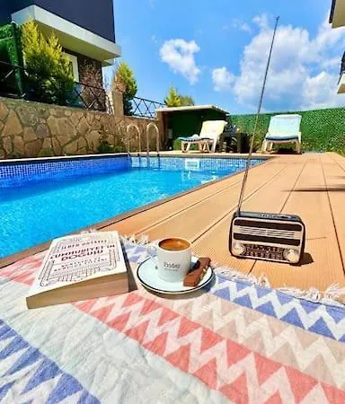 Villa Goekova'da Oezel Havuzlu Luex
